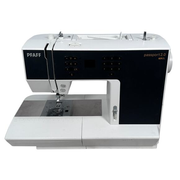 Pfaff Passport 2.0 Sewing Machine IDT System Compact FOR PARTS OR REPAIR READ - Picture 2 of 12